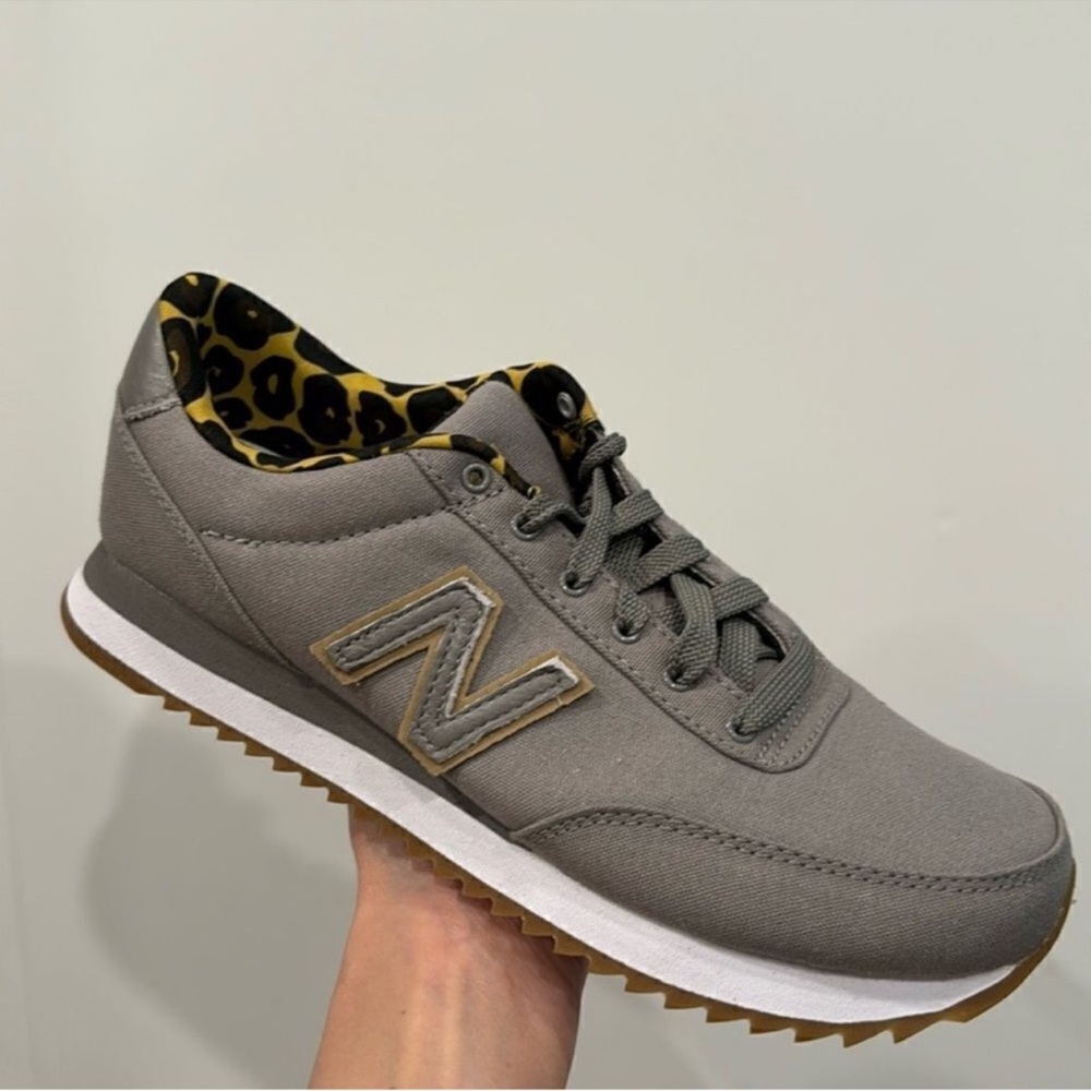 NEW BALANCE CLASSICS WOMEN’S SNEAKERS
